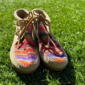 Minnetonka Moccasin Boots Girls Size 1